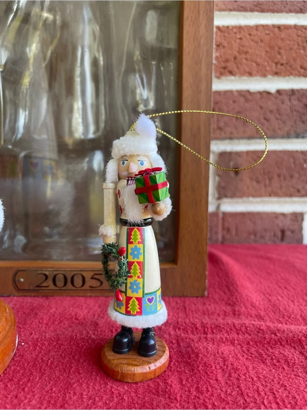 Vintage 2005 Wooden 14" White Santa Claus Nutcracker & Ornament Set With Case - Picture 5 of 8